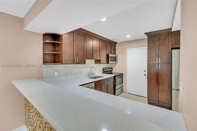 4848 NW 24th Ct 118, Lauderdale Lakes, FL 33313