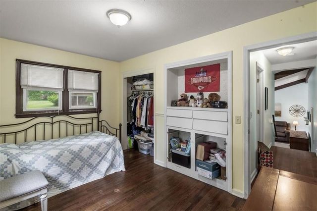 4910 N Spruce Avenue, Kansas City, MO 64119