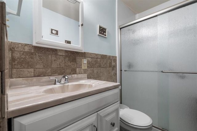 4910 N Spruce Avenue, Kansas City, MO 64119