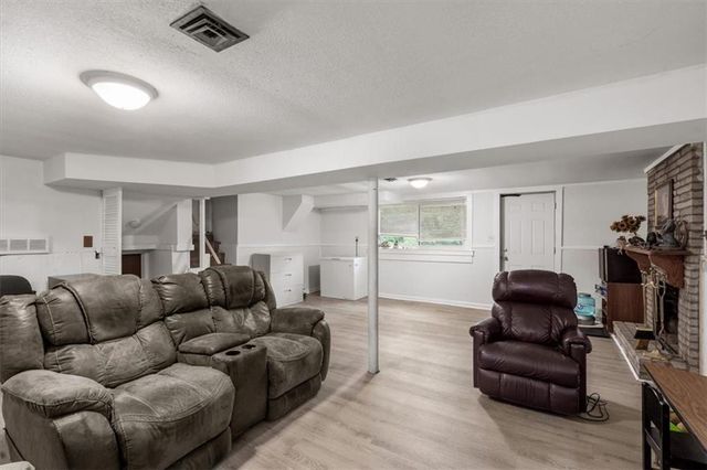 4910 N Spruce Avenue, Kansas City, MO 64119