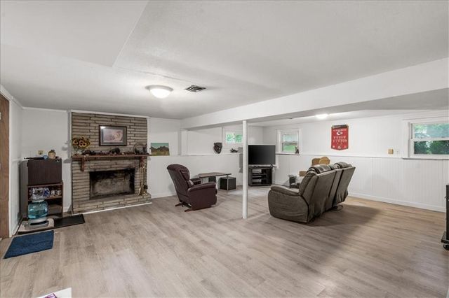 4910 N Spruce Avenue, Kansas City, MO 64119