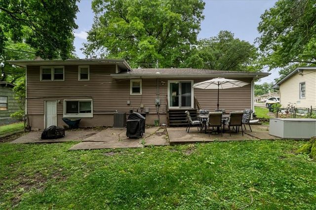4910 N Spruce Avenue, Kansas City, MO 64119