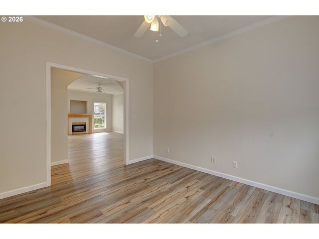 1615 SISTERS Ct, Salem, OR 97304