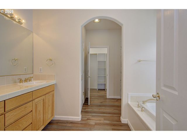 1615 SISTERS Ct, Salem, OR 97304