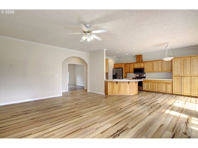 1615 SISTERS Ct, Salem, OR 97304