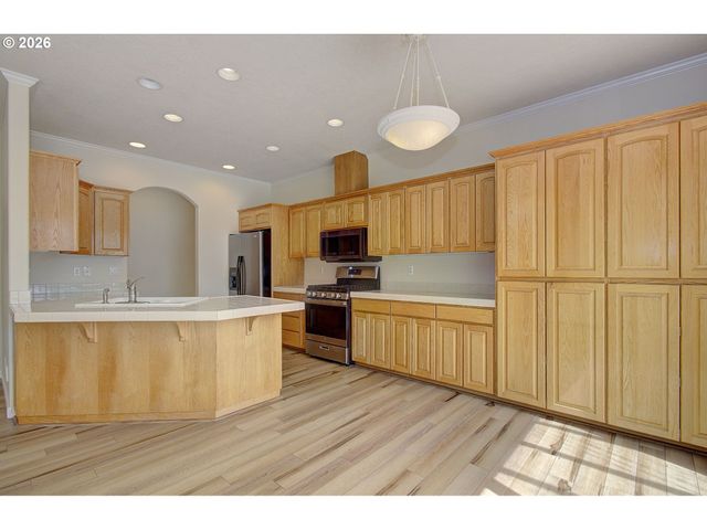 1615 SISTERS Ct, Salem, OR 97304