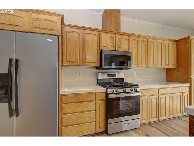 1615 SISTERS Ct, Salem, OR 97304