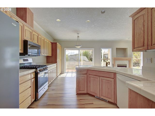 1615 SISTERS Ct, Salem, OR 97304