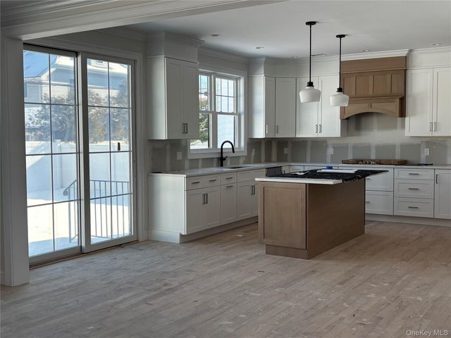 348 Fairway Drive, Franklin Square, NY 11010