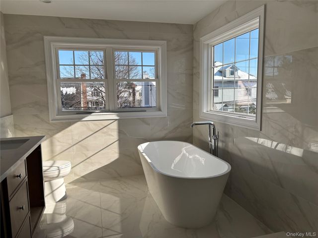 348 Fairway Drive, Franklin Square, NY 11010