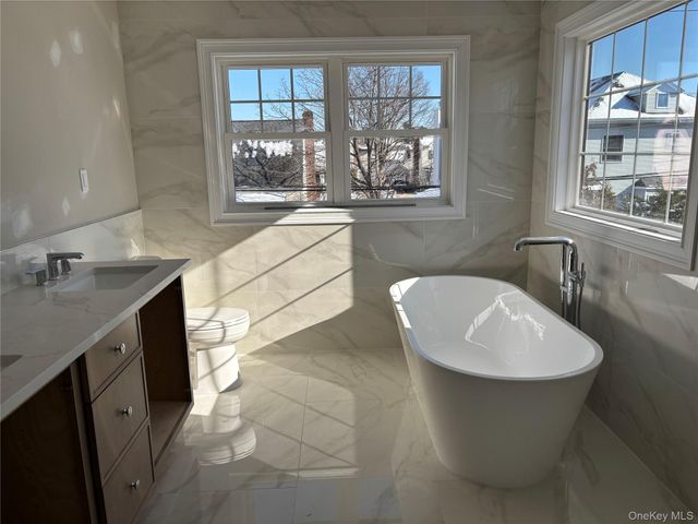 348 Fairway Drive, Franklin Square, NY 11010