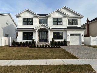 348 Fairway Drive, Franklin Square, NY 11010