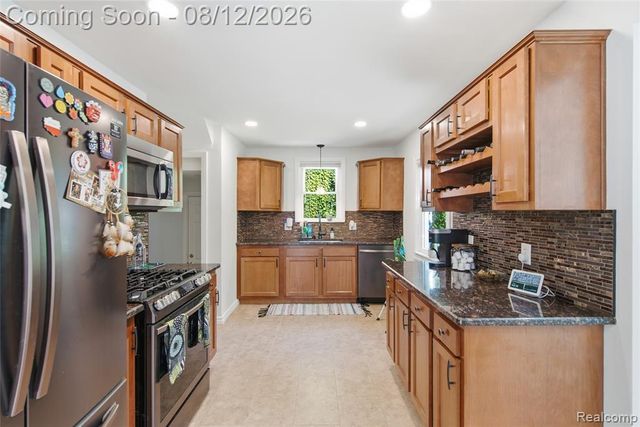 2073 Van Antwerp Street, Grosse Pointe Woods, MI 48236