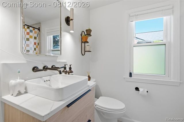 2073 Van Antwerp Street, Grosse Pointe Woods, MI 48236