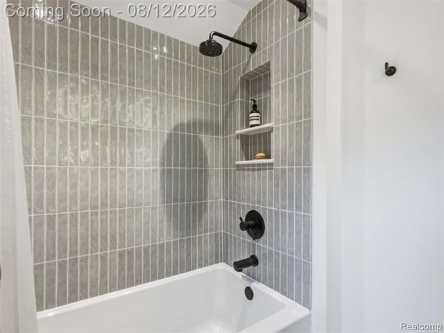 2073 Van Antwerp Street, Grosse Pointe Woods, MI 48236