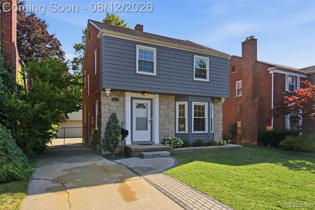 2073 Van Antwerp Street, Grosse Pointe Woods, MI 48236