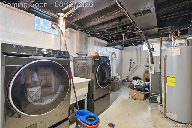 2073 Van Antwerp Street, Grosse Pointe Woods, MI 48236