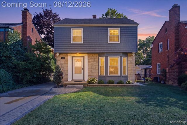 2073 Van Antwerp Street, Grosse Pointe Woods, MI 48236