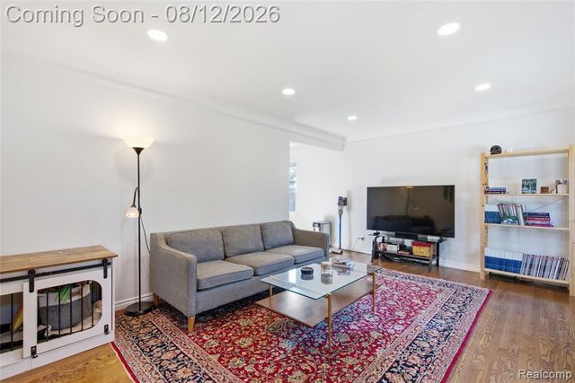 2073 Van Antwerp Street, Grosse Pointe Woods, MI 48236