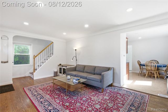 2073 Van Antwerp Street, Grosse Pointe Woods, MI 48236