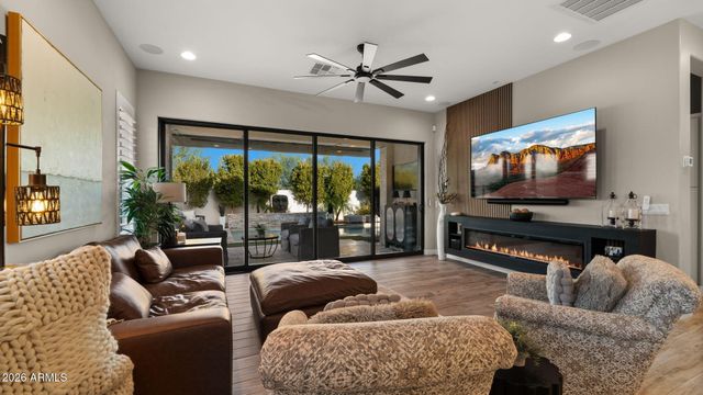 851 E DEER CREEK Road, Phoenix, AZ 85048