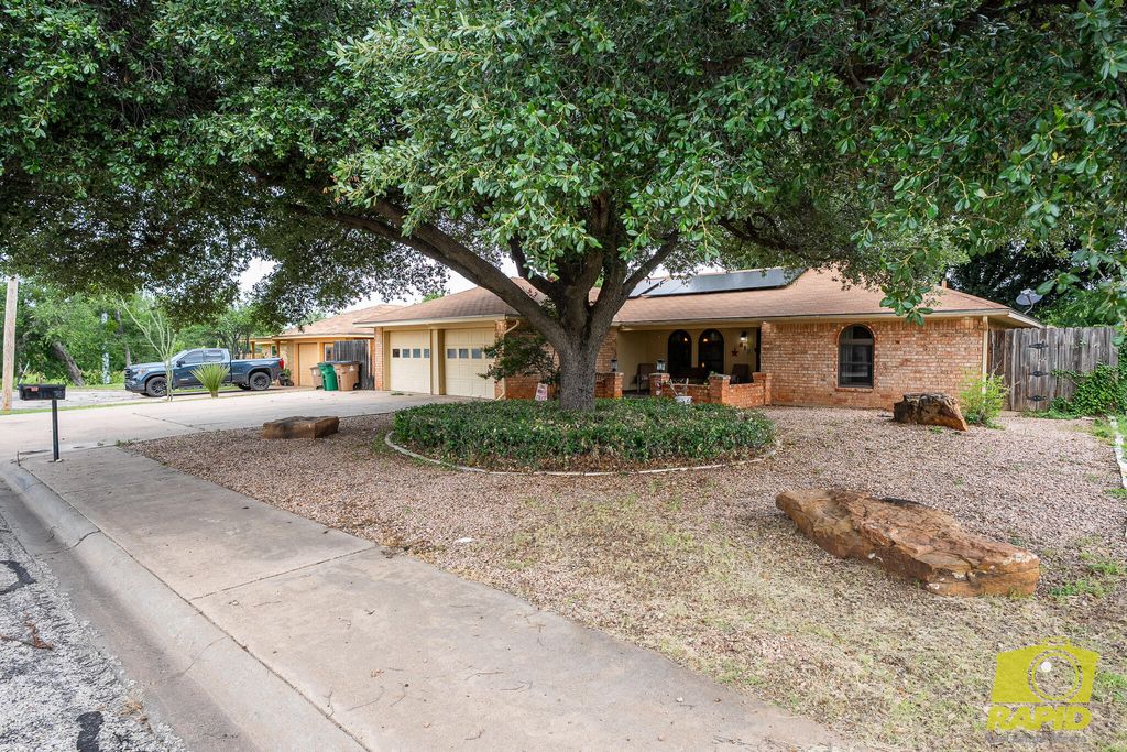 Image 3 of property listing at 6 Dellwood Drive, San Angelo, TX 76903