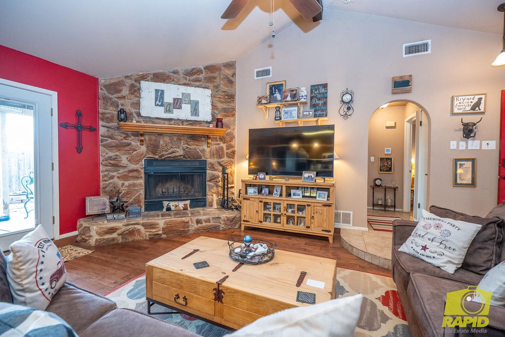 Image 9 of property listing at 6 Dellwood Drive, San Angelo, TX 76903