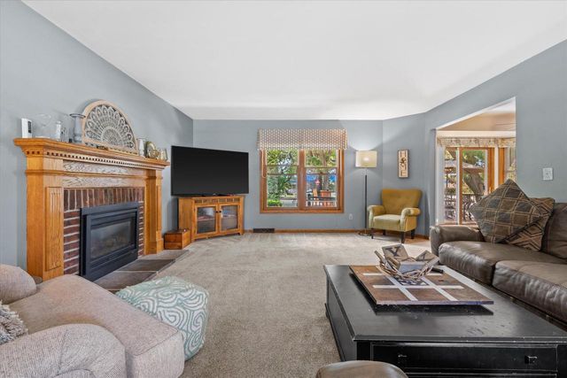 1237 Cavalier DRIVE, Waukesha, WI 53186