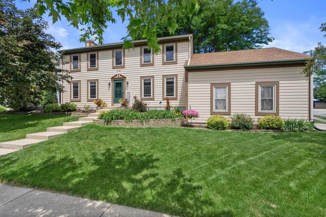 1237 Cavalier DRIVE, Waukesha, WI 53186