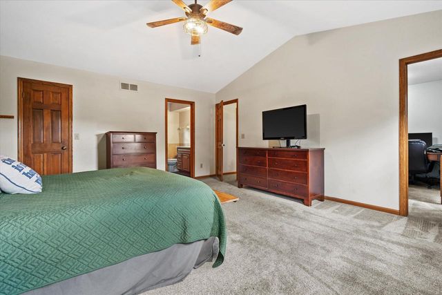 1237 Cavalier DRIVE, Waukesha, WI 53186