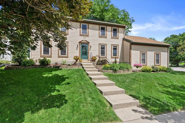 1237 Cavalier DRIVE, Waukesha, WI 53186
