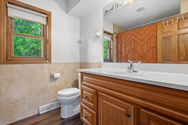 1237 Cavalier DRIVE, Waukesha, WI 53186