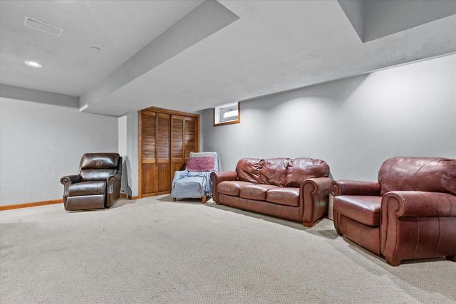 1237 Cavalier DRIVE, Waukesha, WI 53186