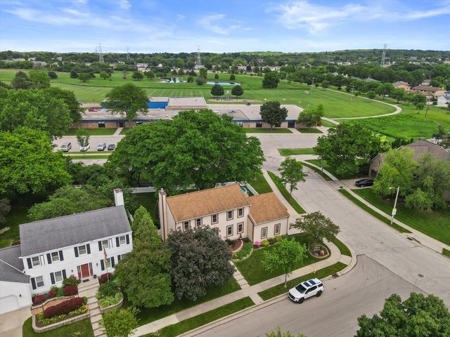 1237 Cavalier DRIVE, Waukesha, WI 53186