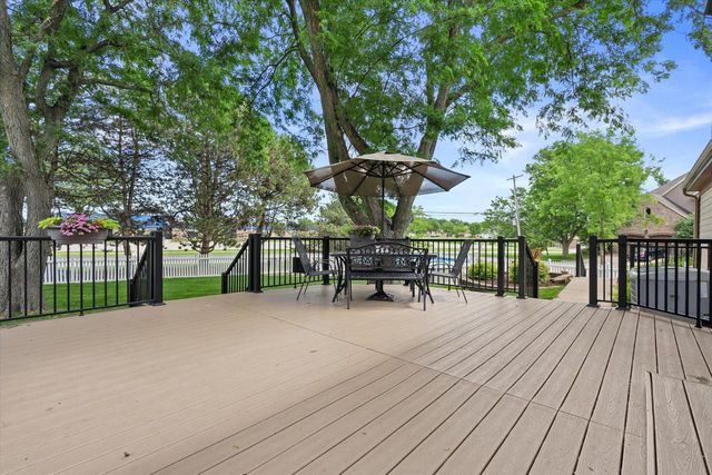 1237 Cavalier DRIVE, Waukesha, WI 53186