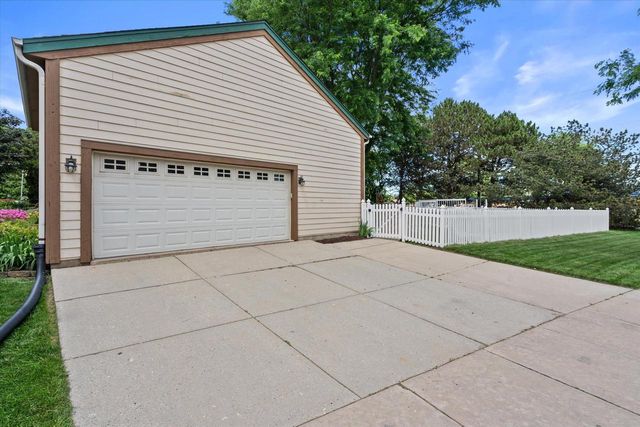 1237 Cavalier DRIVE, Waukesha, WI 53186