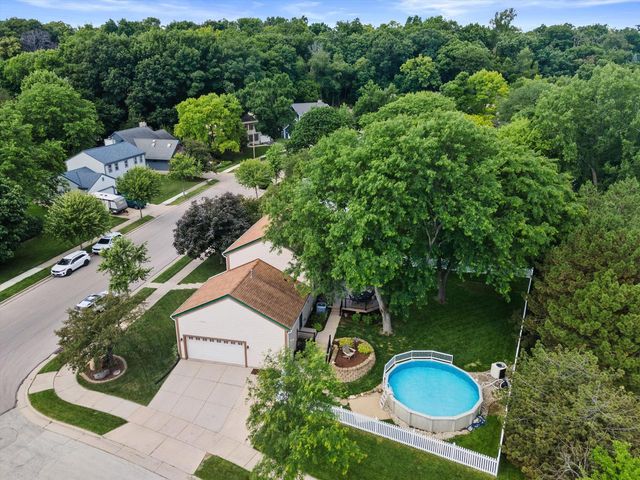 1237 Cavalier DRIVE, Waukesha, WI 53186