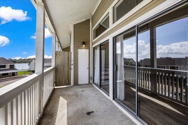 154 April Point Drive S, Conroe, TX 77356