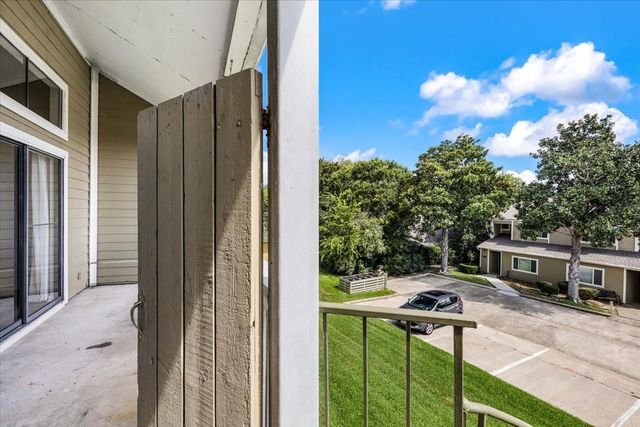 154 April Point Drive S, Conroe, TX 77356