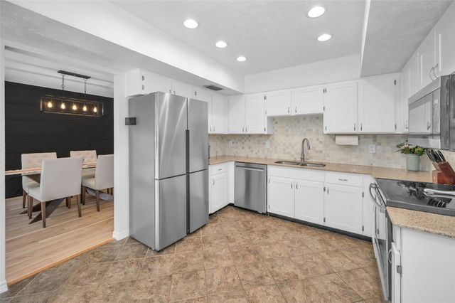 613 VALLEY HILL DRIVE, Brandon, FL 33510