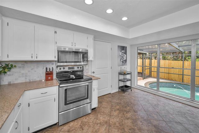 613 VALLEY HILL DRIVE, Brandon, FL 33510