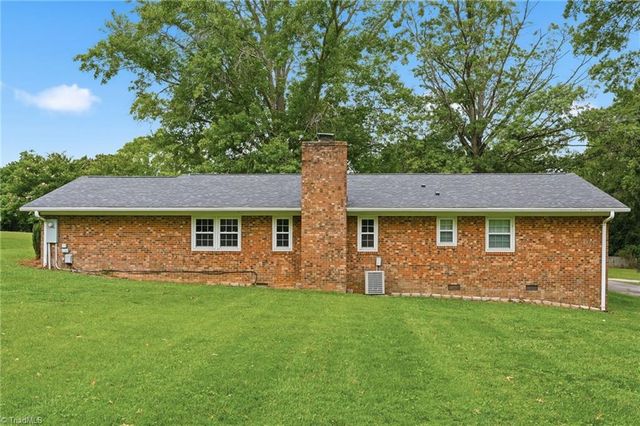145 W Lake Road, Eden, NC 27288