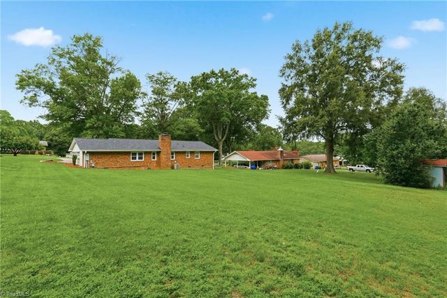145 W Lake Road, Eden, NC 27288