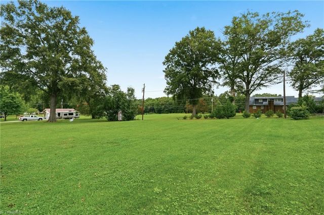 145 W Lake Road, Eden, NC 27288