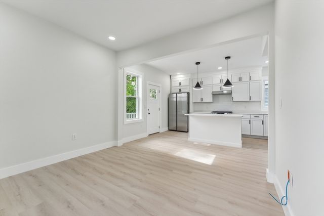 47 Brackett 3, Boston, MA 02135