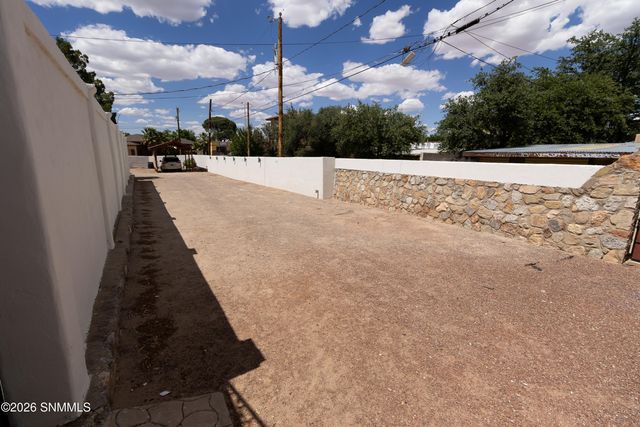 810 N Reymond Street, Las Cruces, NM 88005