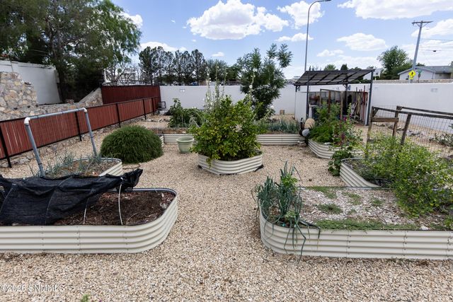 810 N Reymond Street, Las Cruces, NM 88005