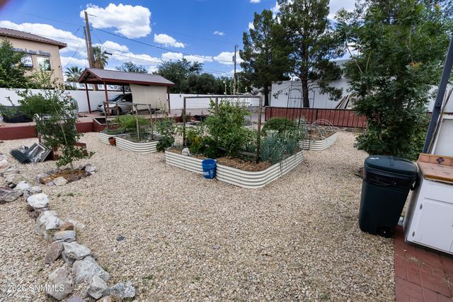 810 N Reymond Street, Las Cruces, NM 88005
