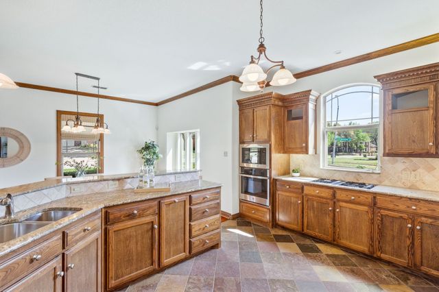 915 Glen Meadow Court, Garland, TX 75044