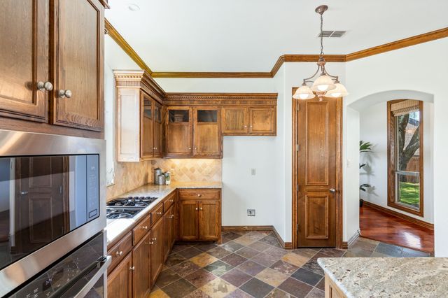 915 Glen Meadow Court, Garland, TX 75044